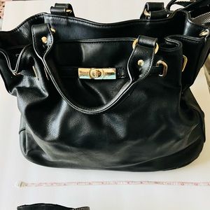 Black leather Nine West purse! The leather on this bag is AMAZING! Great quality